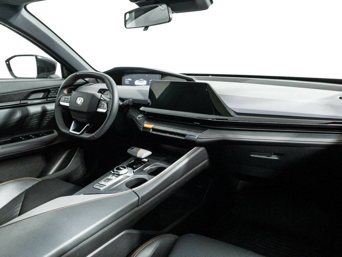 Changan UNI-V б/у, 2023, Роботизированная. Фото: #8