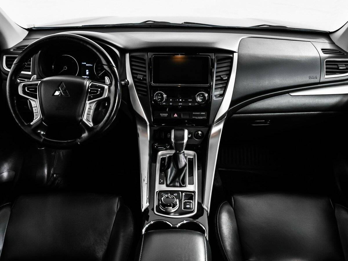 Mitsubishi Pajero Sport б/у, 2017, Автоматическая. Фото: #10