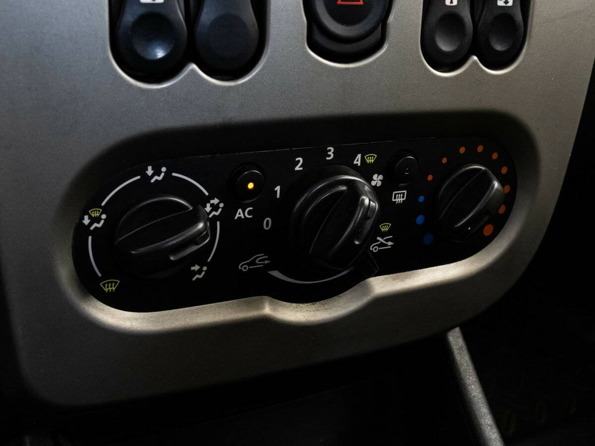 Рено Логан б/у, 2012, Механическая. Фото: #8