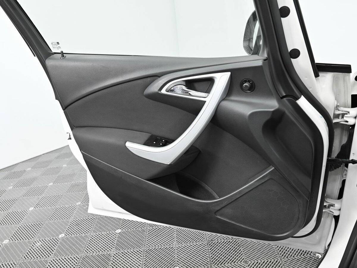 Opel Astra б/у, 2012, Автоматическая. Фото: #6