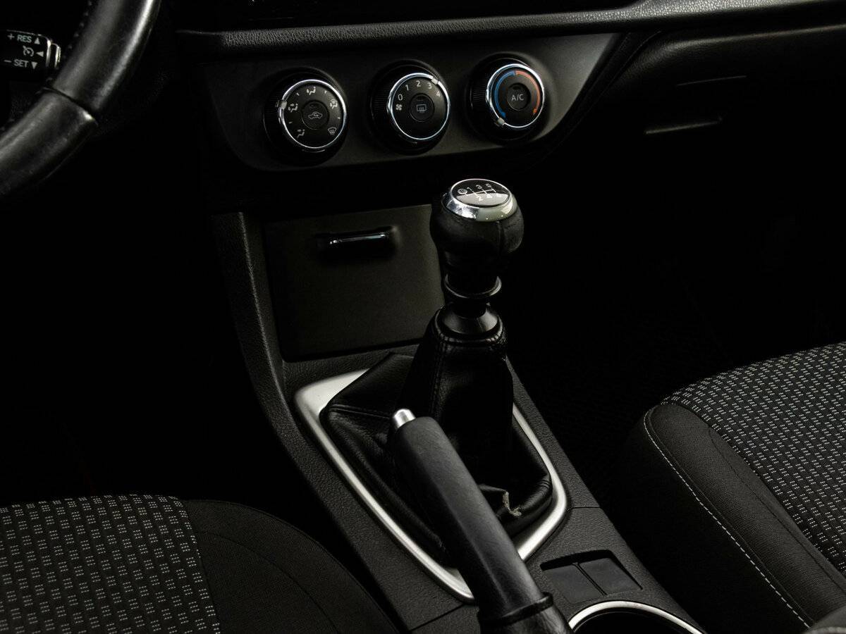 Toyota Corolla б/у, 2013, Механическая. Фото: #12