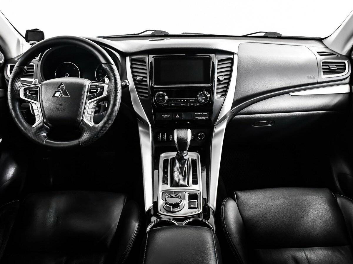 Mitsubishi Pajero Sport б/у, 2017, Автоматическая. Фото: #10