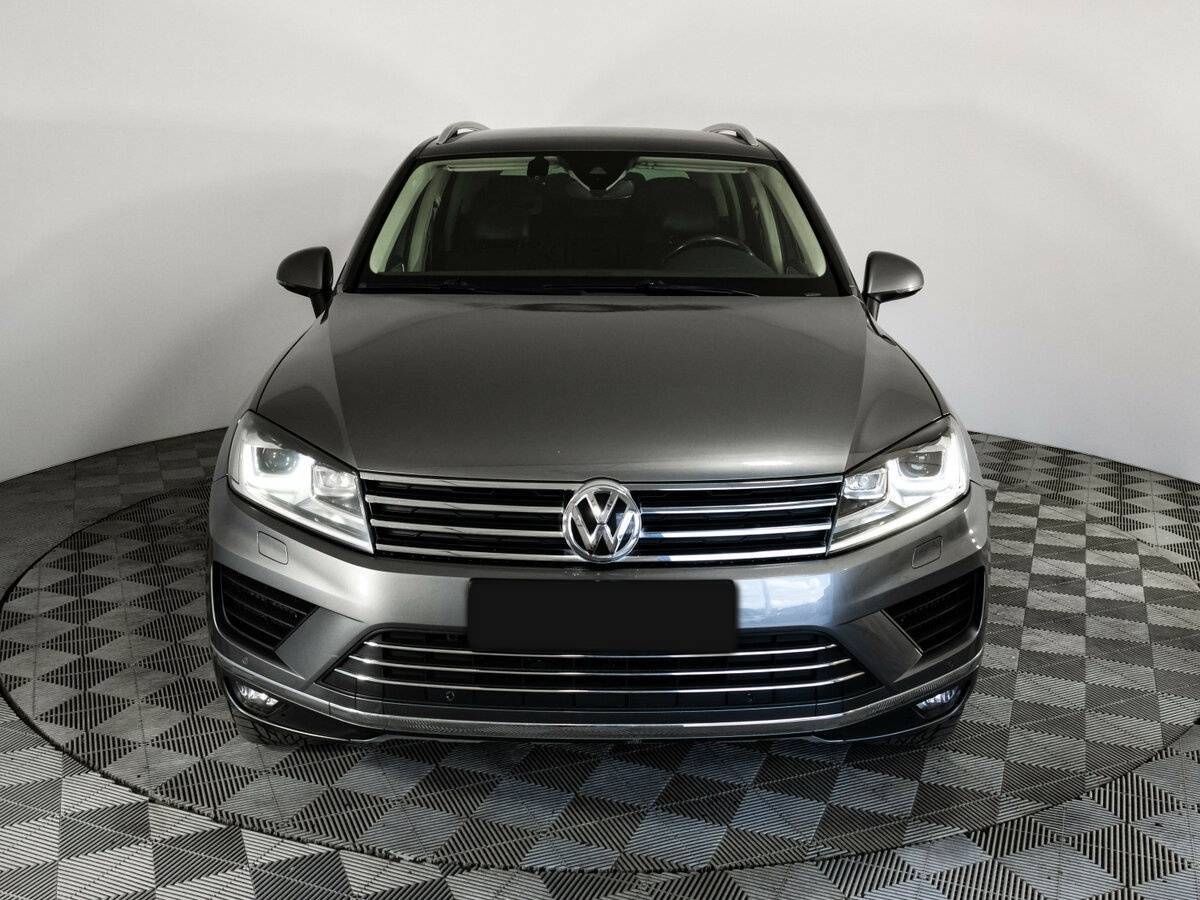 Volkswagen Touareg б/у, 2016, Автоматическая. Фото: #1