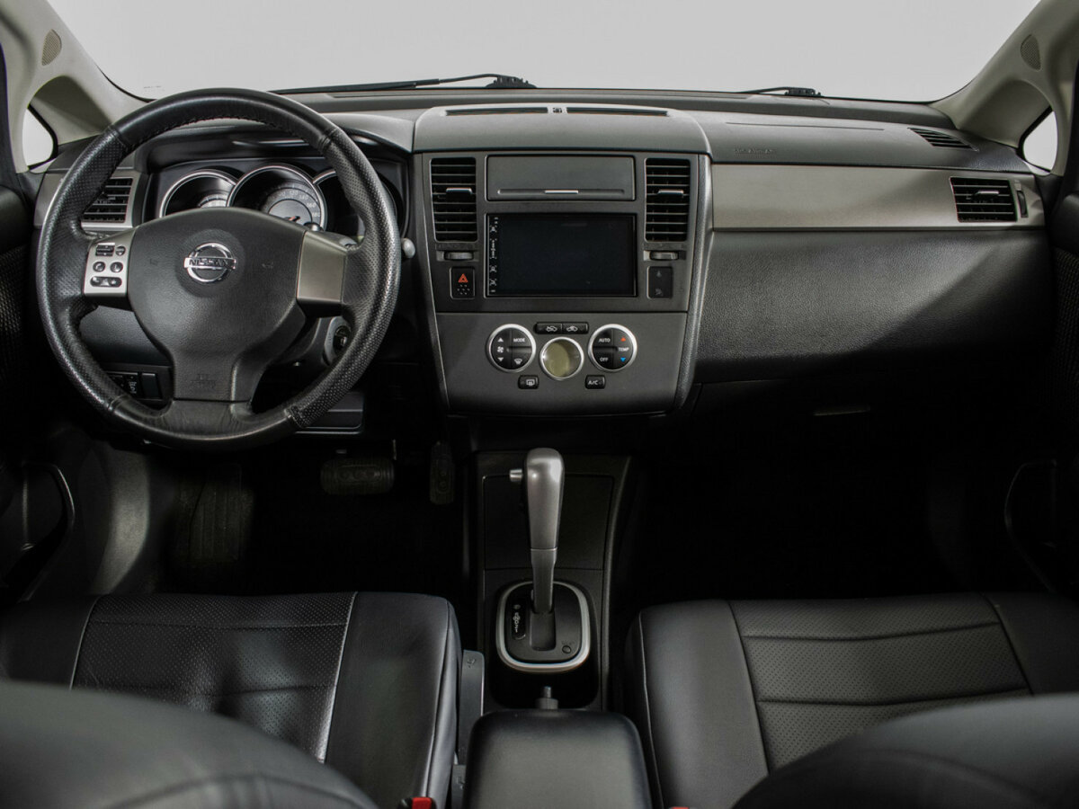 Nissan Tiida б/у, 2013, Автоматическая. Фото: #10