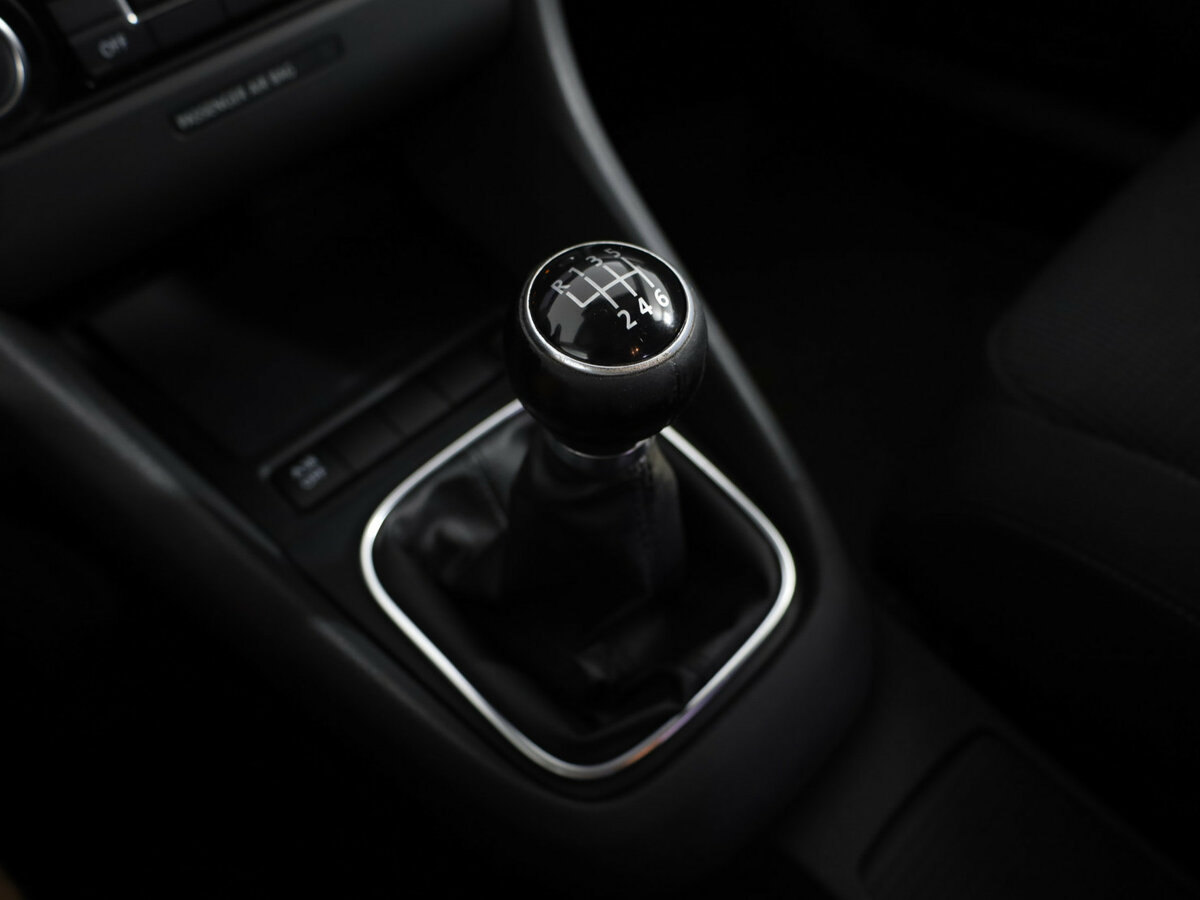Volkswagen Golf б/у, 2012, Механическая. Фото: #10