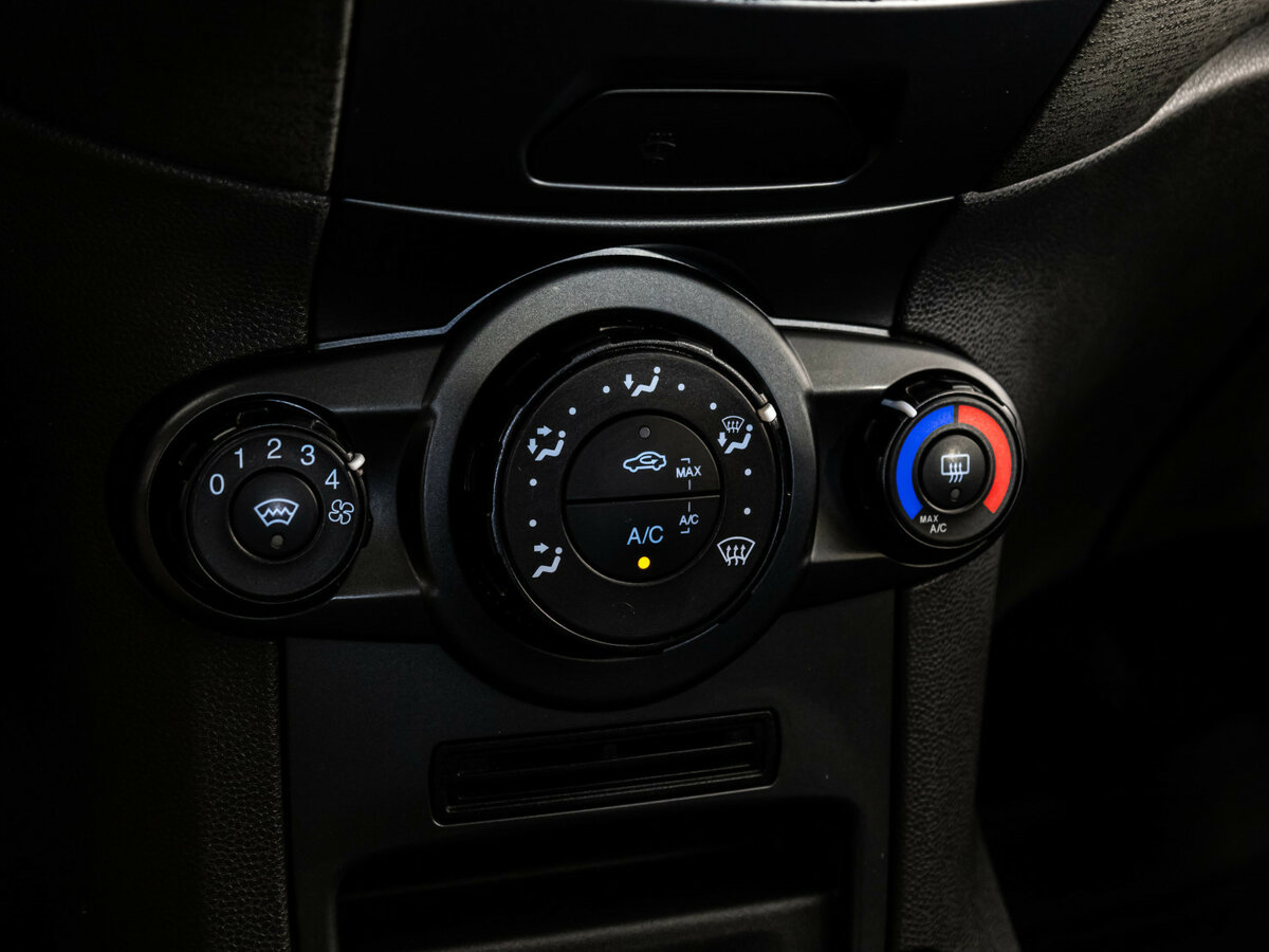 Форд Фиеста б/у, 2016, Роботизированная. Фото: #10