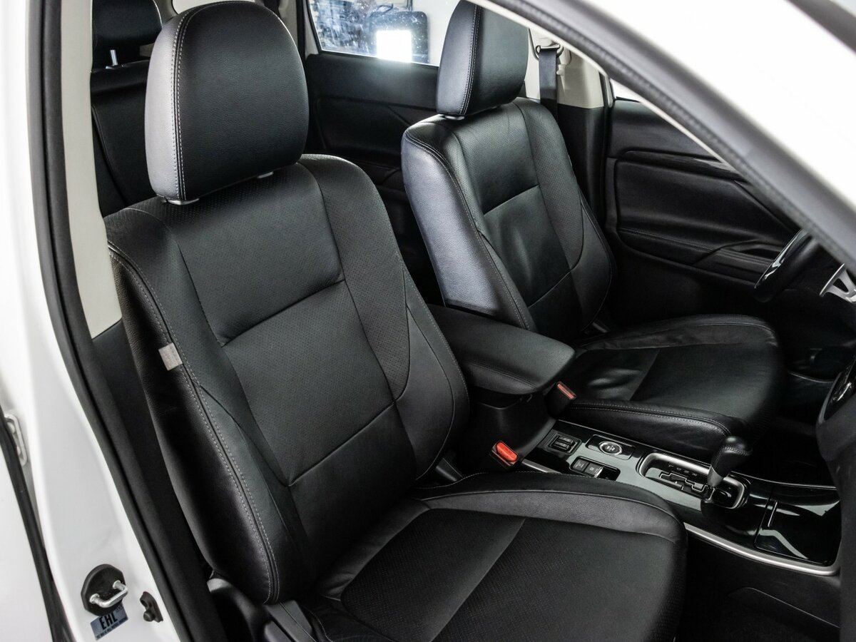 Mitsubishi Outlander б/у, 2017, Автоматическая. Фото: #22