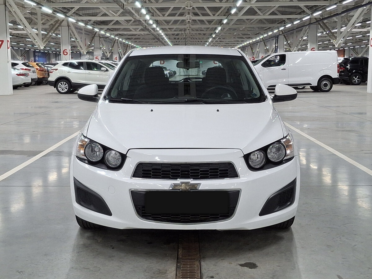 Chevrolet Aveo б/у, 2015, Автоматическая. Фото: #1