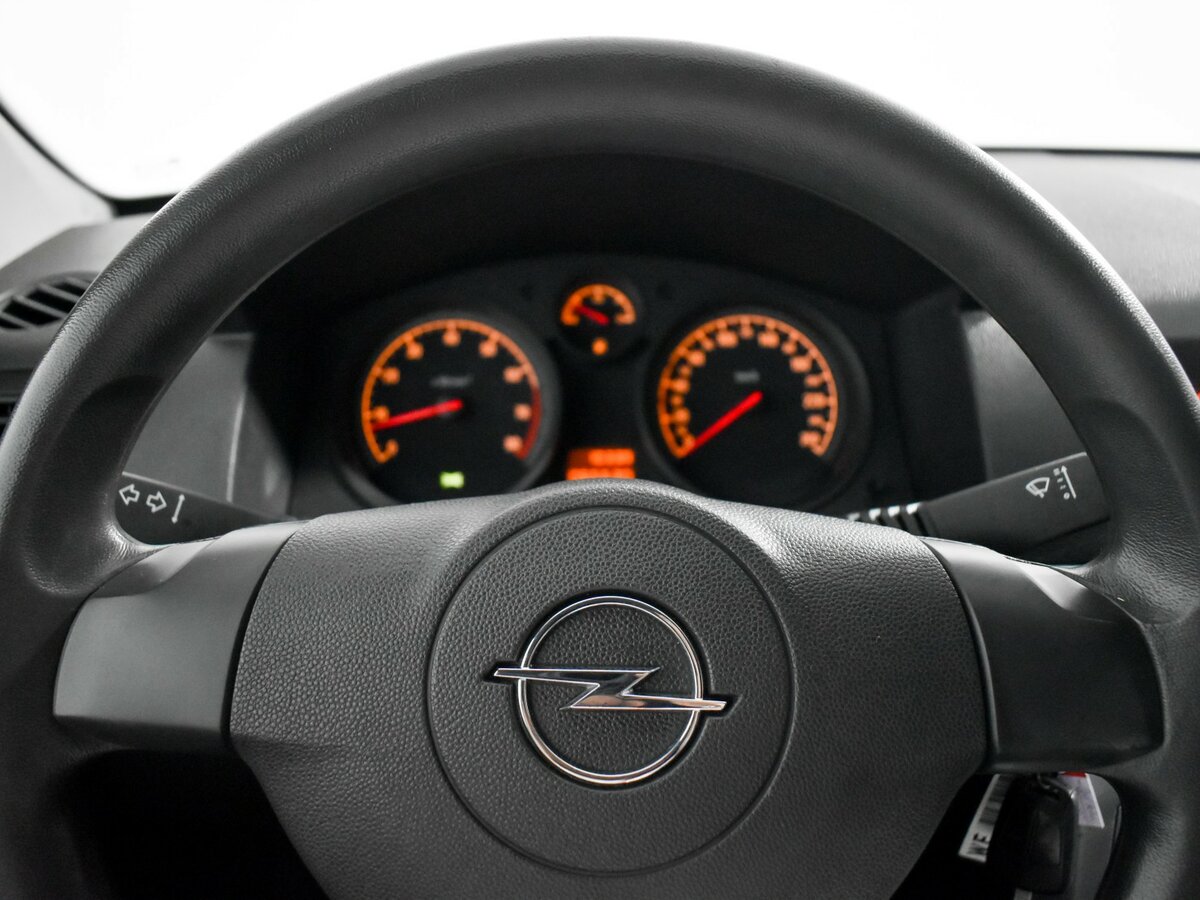 Опель Астра б/у, 2013, Механическая. Фото: #12