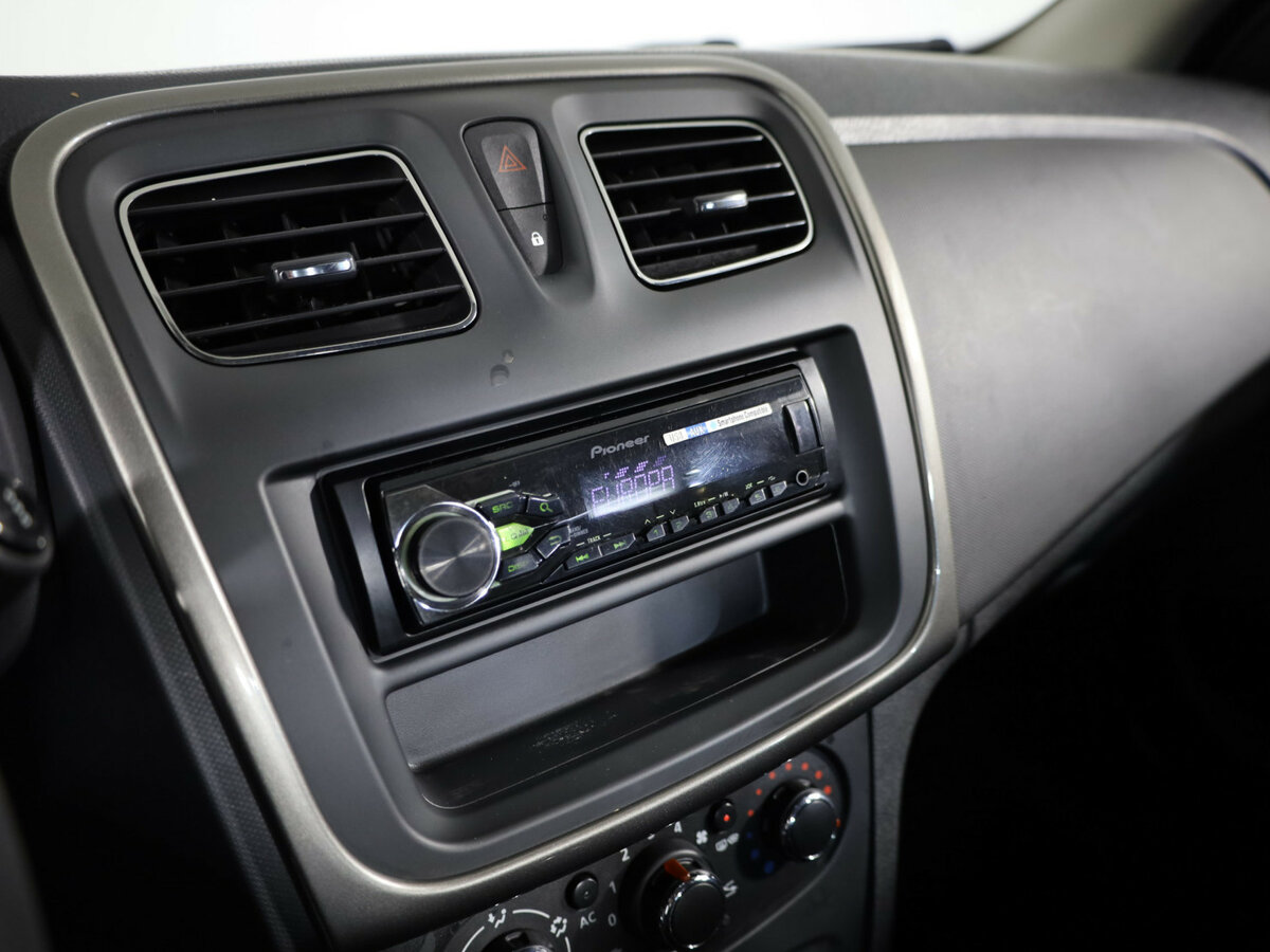 Renault Logan б/у, 2015, Механическая. Фото: #17