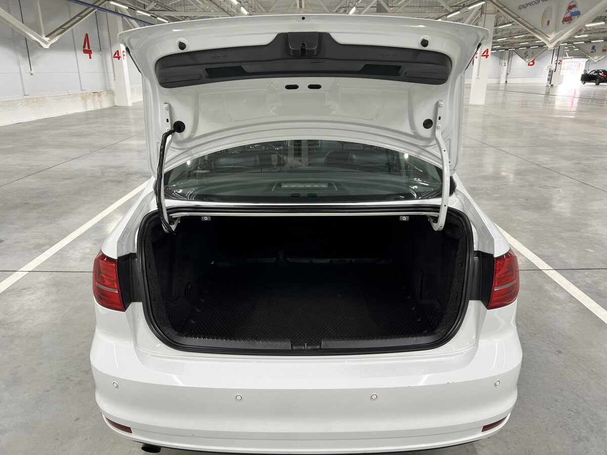 Volkswagen Jetta б/у, 2016, Механическая. Фото: #9