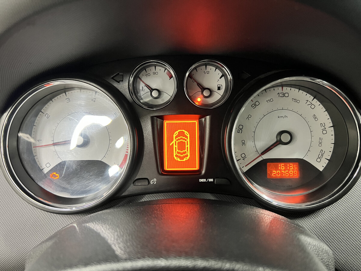 Peugeot 308 б/у, 2012, Механическая. Фото: #12