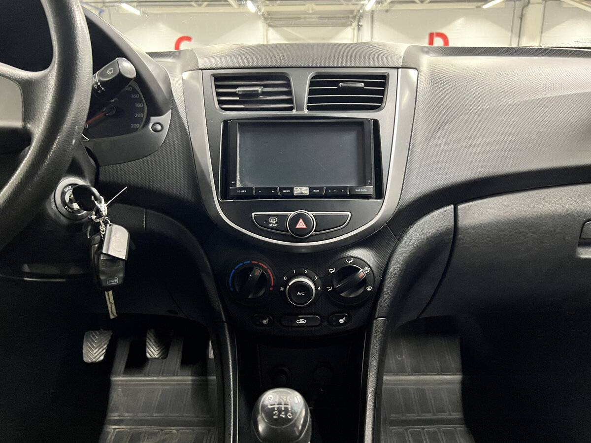 Hyundai Solaris б/у, 2015, Механическая. Фото: #14