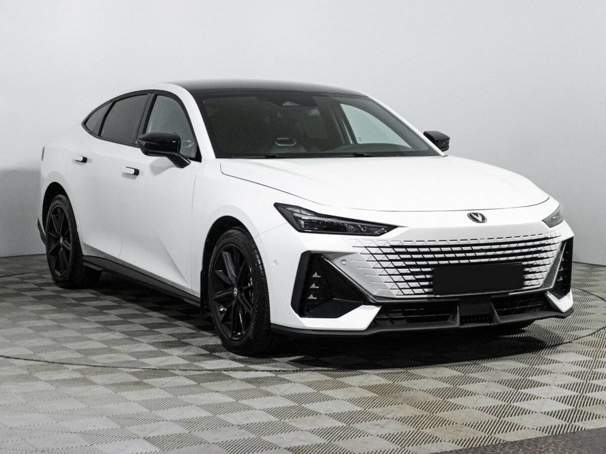 Changan UNI-V б/у, 2023, Роботизированная. Фото: #2