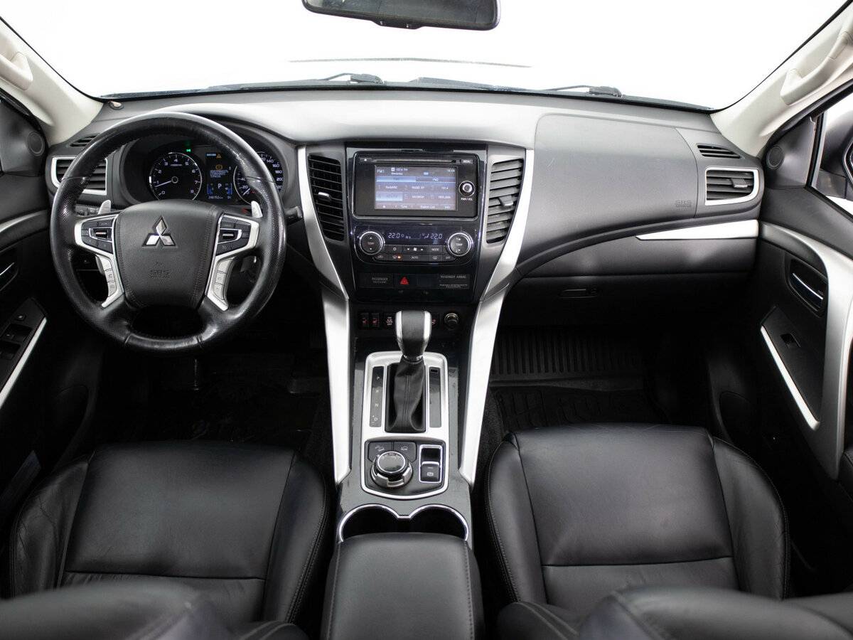 Mitsubishi Pajero Sport б/у, 2016, Автоматическая. Фото: #4