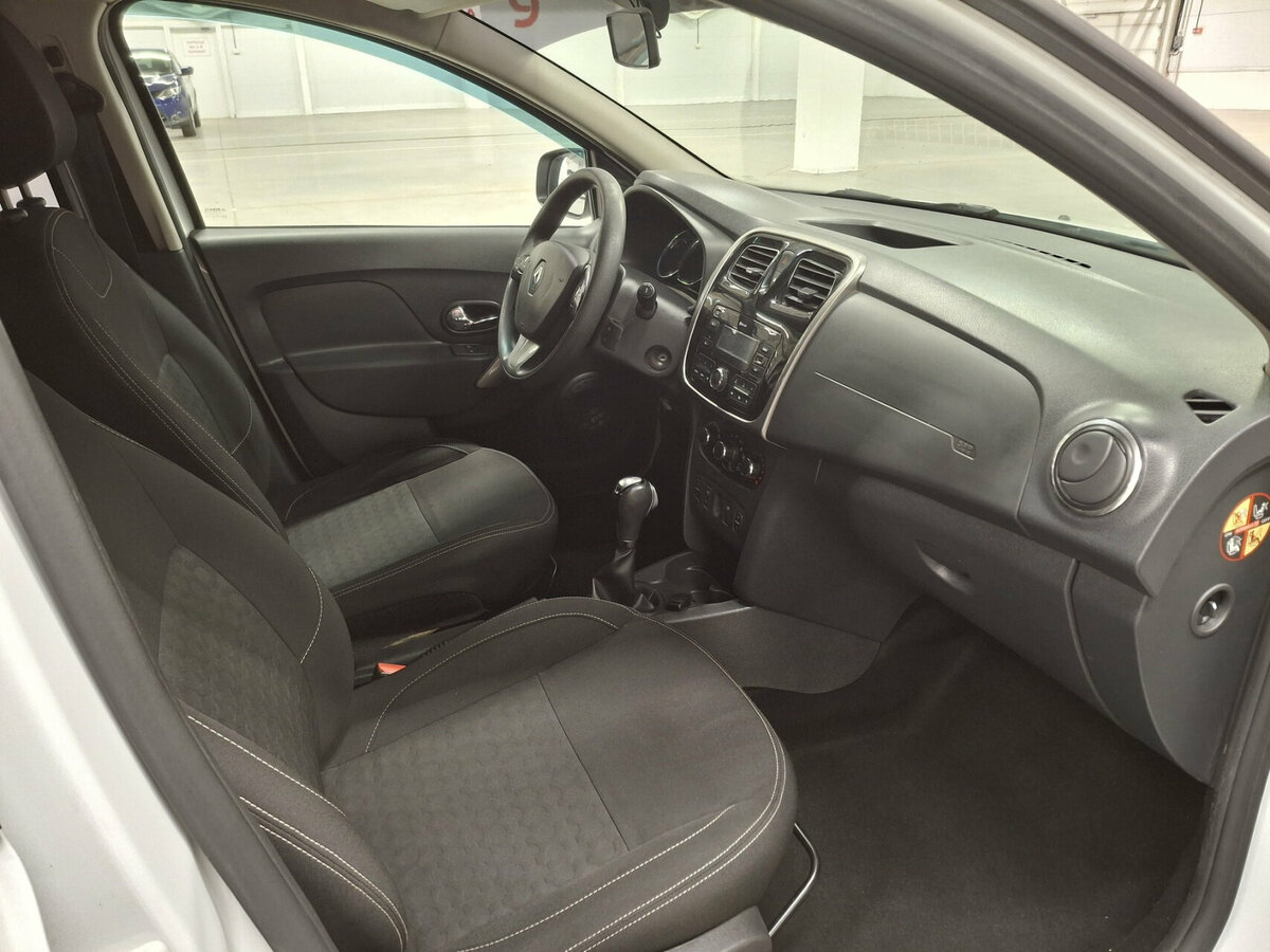 Renault Logan б/у, 2017, Автоматическая. Фото: #10