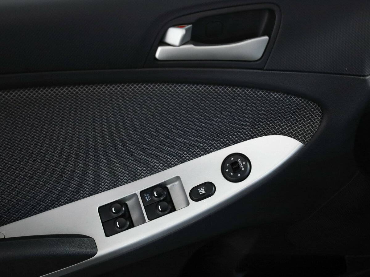 Hyundai Solaris б/у, 2013, Автоматическая. Фото: #20