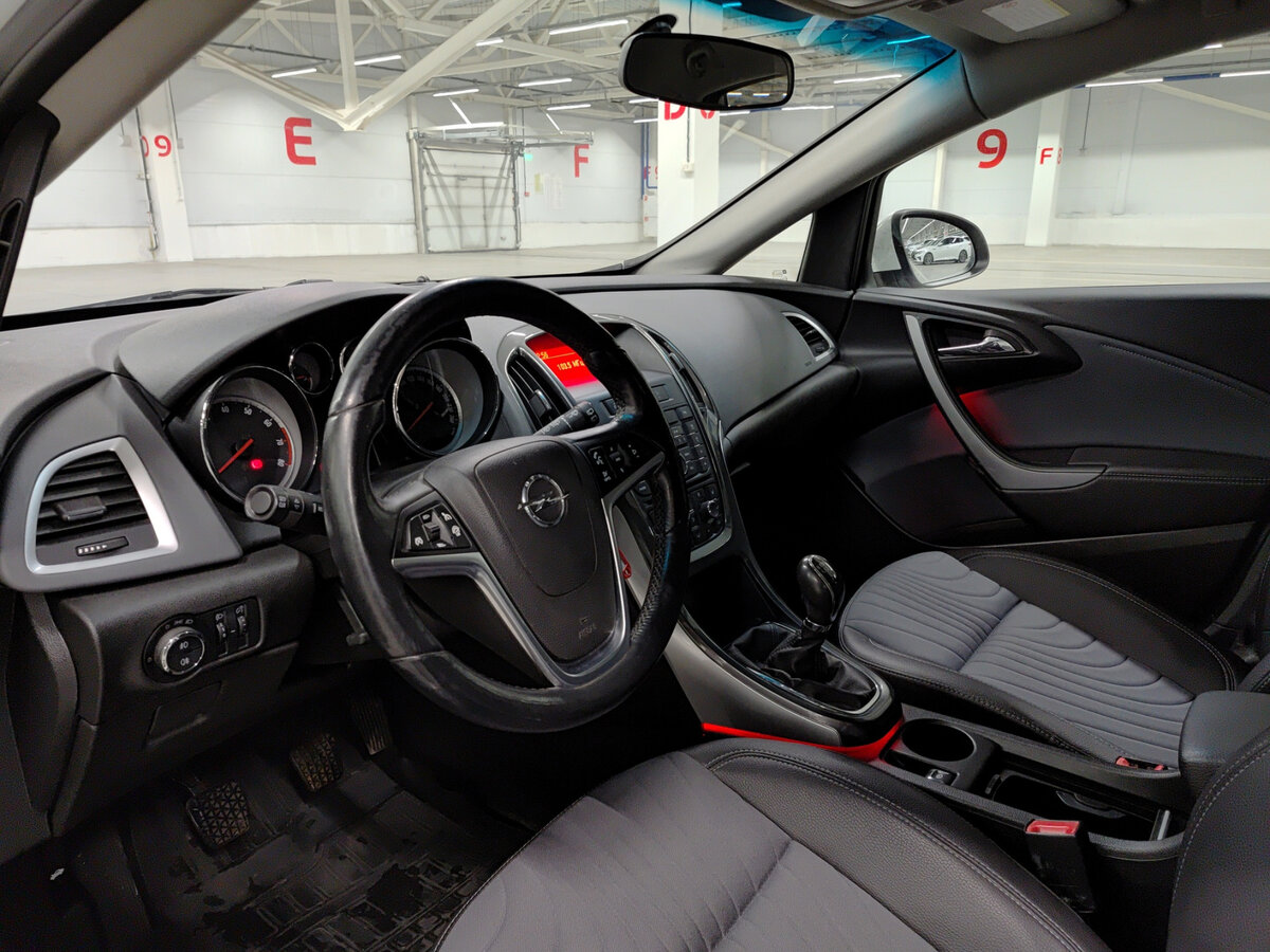 Opel Astra б/у, 2013, Механическая. Фото: #15