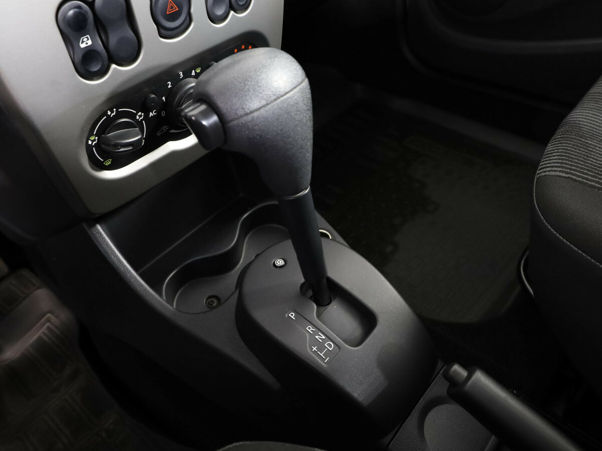 Renault Logan б/у, 2015, Автоматическая. Фото: #10