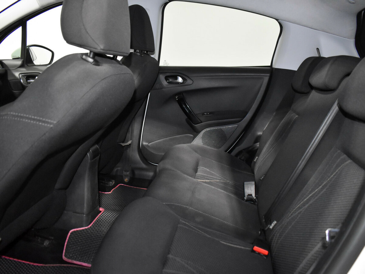 Peugeot 208 б/у, 2013, Механическая. Фото: #10