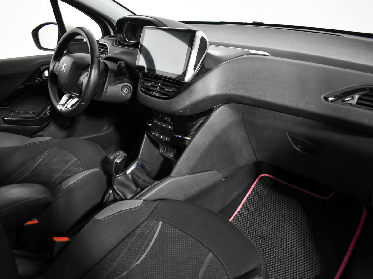 Peugeot 208 б/у, 2013, Механическая. Фото: #11