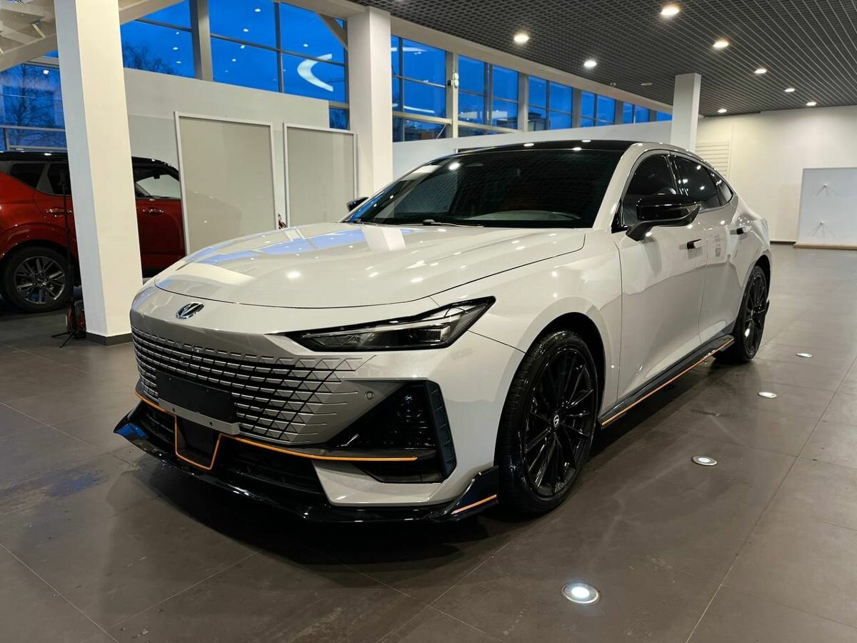 Changan UNI-V б/у, 2023, Роботизированная. Фото: #5