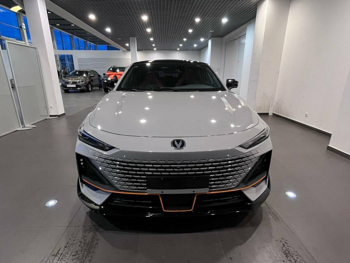 Changan UNI-V б/у, 2023, Роботизированная. Фото: #6