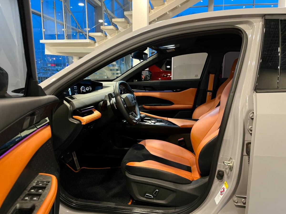 Changan UNI-V б/у, 2023, Роботизированная. Фото: #12