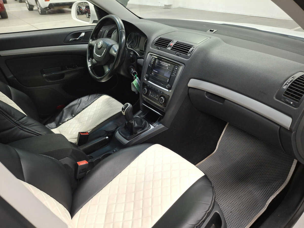 Skoda Octavia б/у, 2012, Механическая. Фото: #10