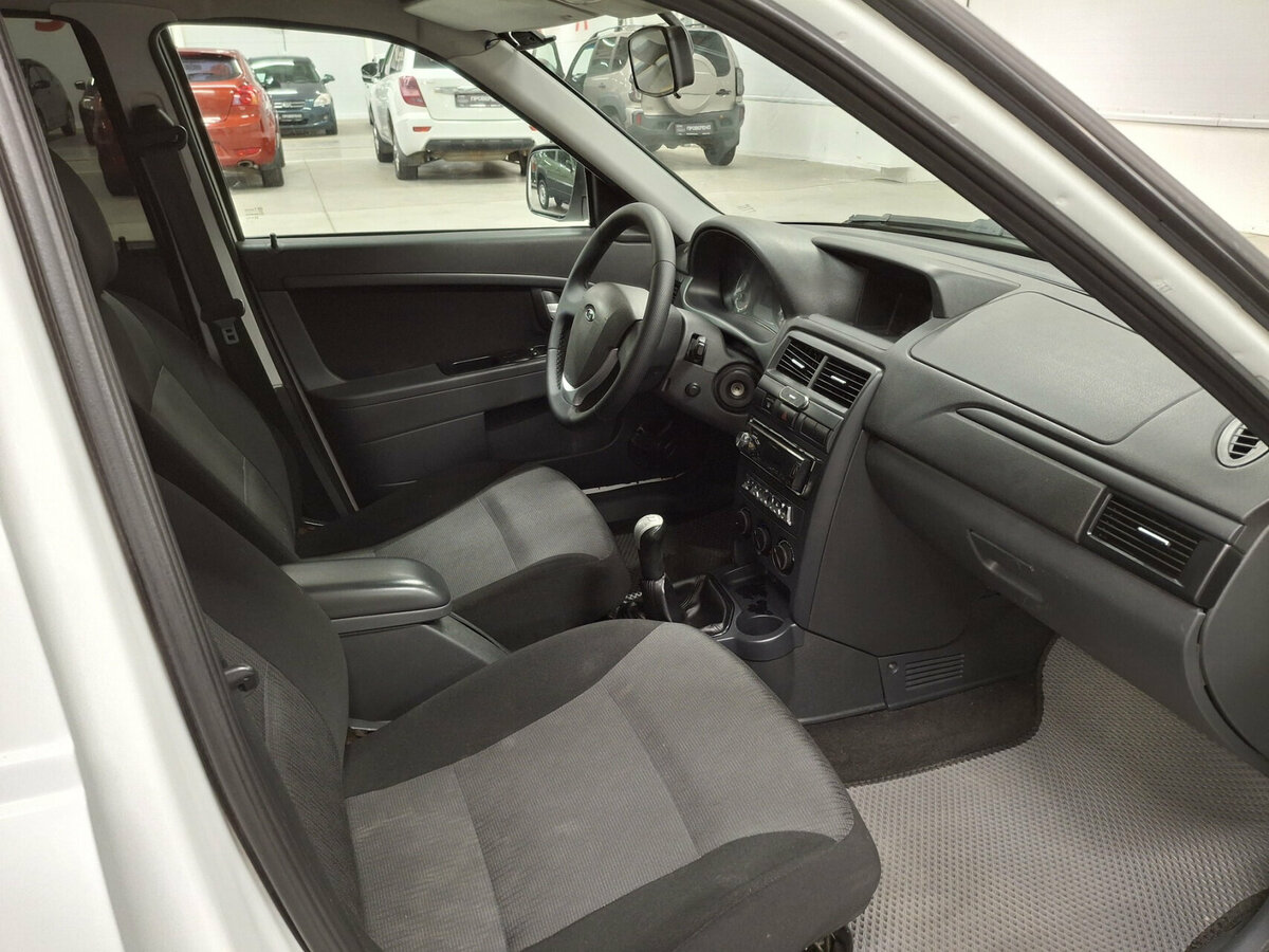 Lada (ВАЗ) Priora б/у, 2017, Механическая. Фото: #10